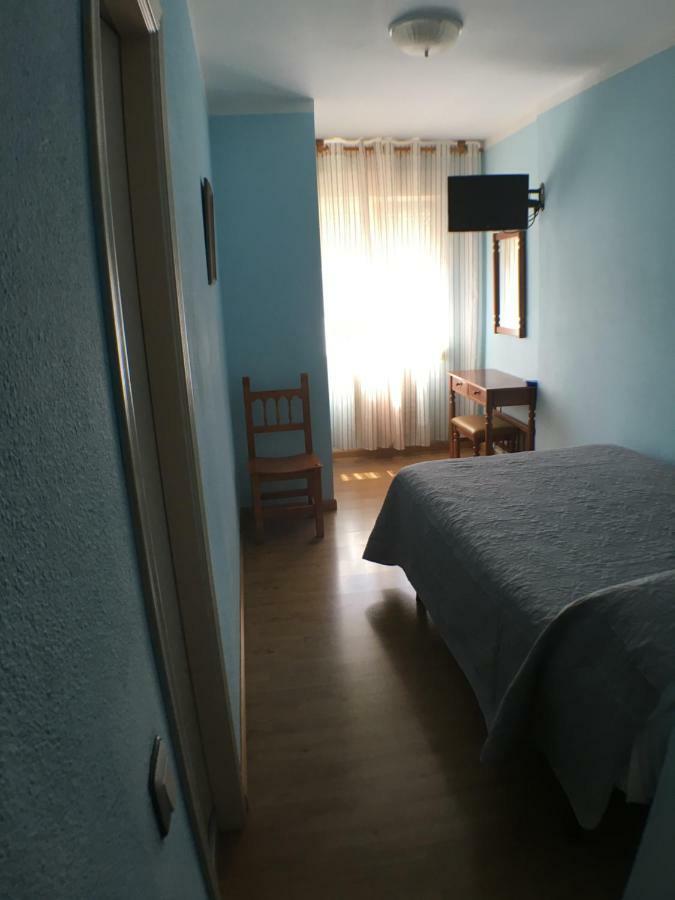 Hostal ** EC León Exterior foto